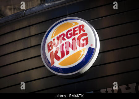 London, Greater London, Royaume-Uni, le 7 février 2018, un signe et un logo pour Burger King à Leicester Square Banque D'Images