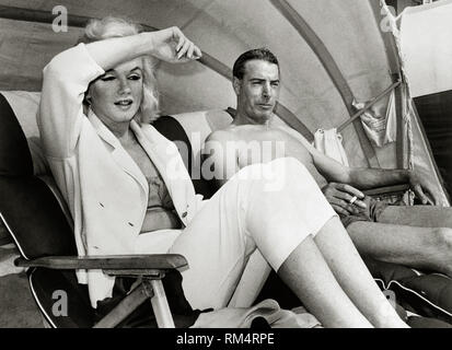 Joe DiMaggio, Marilyn Monroe, dans une cabane près de St Petersburg, Floride, 1961 Référence #  33751 Fichier 026THA Banque D'Images