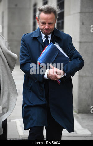 Andrew Hill, pilote qui est à l'essai au cours de l'hôtel Shoreham Airshow crash, arrive à l'Old Bailey à Londres. Banque D'Images