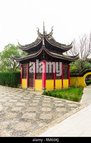 ZHOUZHUANG, Jiangsu, Chine - le 14 décembre 2018 : Pavillon à Temple Quanfu qui est l'un des plus importants sites pittoresques dans Zhouzhuang Banque D'Images