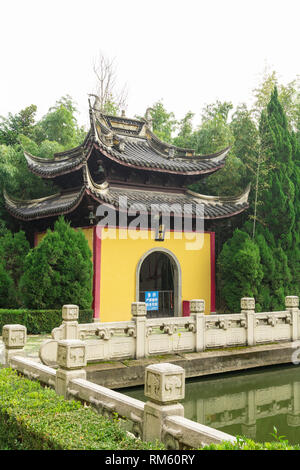 ZHOUZHUANG, Jiangsu, Chine - le 14 décembre 2018 : Pavillon à Temple Quanfu qui est l'un des plus importants sites pittoresques dans Zhouzhuang Banque D'Images