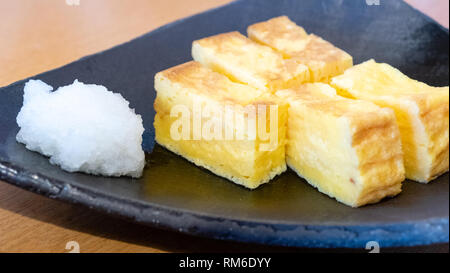 Tamagoyaki laminés japonais egg roll dessert sucré Banque D'Images