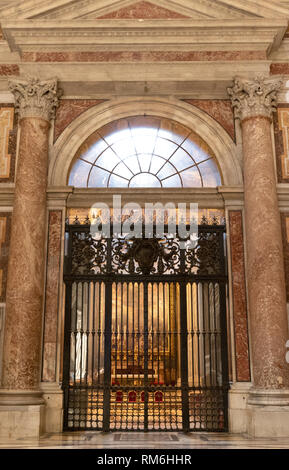Intérieur de la Basilique Saint-Pierre, San Pietro in Vaticano, Basilique Papale de Saint Pierre au Vatican, Rome, Italie Banque D'Images