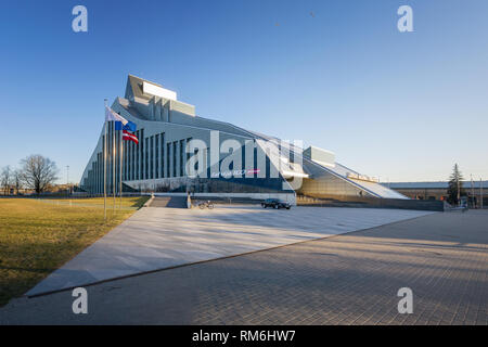 Riga, Lettonie - le 11 avril 2018 : Le bâtiment principal de la Bibliothèque nationale de Lettonie à Riga Banque D'Images