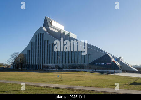 Riga, Lettonie - le 11 avril 2018 : Le bâtiment principal de la Bibliothèque nationale de Lettonie à Riga Banque D'Images