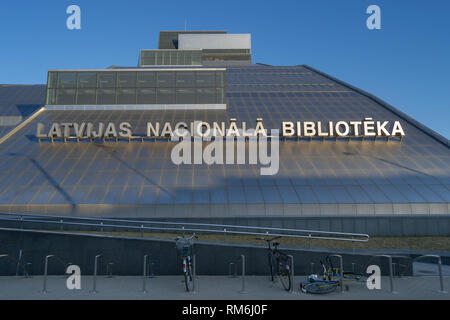 Riga, Lettonie - le 11 avril 2018 : Le bâtiment principal de la Bibliothèque nationale de Lettonie à Riga Banque D'Images