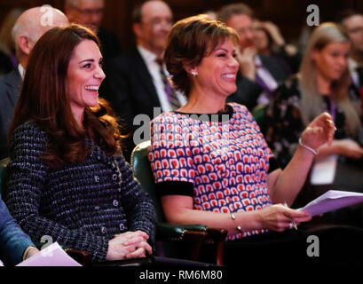 La duchesse de Cambridge et Kate Silverton assister à la santé mentale de la Fondation royale dans le domaine de l'éducation conférence, qui verra des experts discutent de ce qui peut être fait de plus pour aborder les questions de santé mentale dans les écoles, à Mercer's Hall à Londres. Banque D'Images