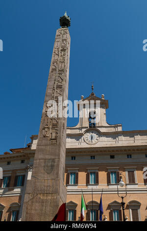 Obélisque de Montecitorio, Obelisco di Montecitorio, également connu sous le nom de Solare et le Palazzo Montecitorio, un palais à Rome et le siège de la Cha Banque D'Images