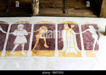 Plouha, France. La Chapelle de Kermaria-an-Iskuit, une chapelle en Bretagne (Bretagne) avec la célèbre Danse Macabre (Danse de Mort) fresques Banque D'Images