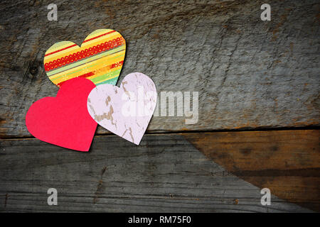 Coeur des formes sur fond de bois grange, la Saint-Valentin HDR concept Banque D'Images