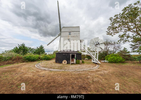 Holton Moulin Moulin Un moulin du 18ème siècle avec un chemin goudronné post brique roundhouse. Restauré dans les années 1960. haleswoth suffolk Banque D'Images