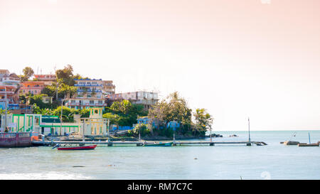 Petite ville appelée Playa Hucares in Naguabo, Puerto Rico, Etats-Unis.