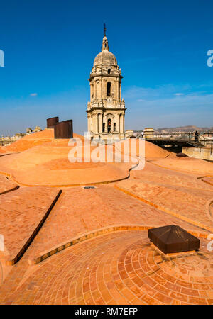 Toit en briques voûté inhabituelle et clocher, Basilique Cathédrale, Malaga, Andalousie, Espagne Banque D'Images