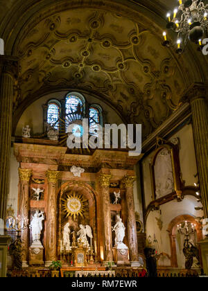 Vue de l'intérieur, chapelle latérale de l'Incarnation, la cathédrale de Malaga, Andalousie, Espagne Banque D'Images