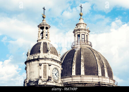 Les dômes de la cathédrale dédiée à Sainte Agathe de Catane, Sicile, Italie Banque D'Images