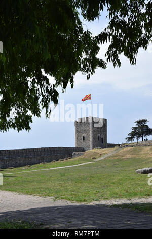 Drapeau national macédonien à Skopje forteresse. La Macédoine. Banque D'Images
