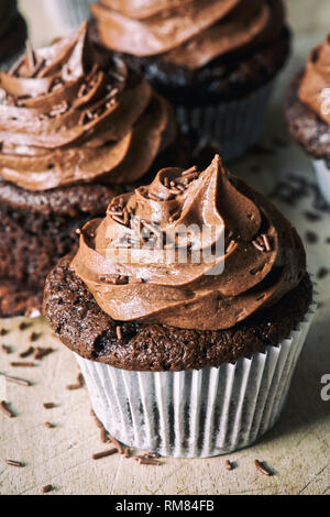 Cupcakes au chocolat maison Banque D'Images