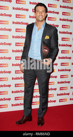 01-10-14 - à l'intérieur Prix 2014 Savon - Tapis Rouge - Arrivées à Dstrkt, Piccadilly, Londres Photo montre : Hollyoaks Danny Mac Banque D'Images