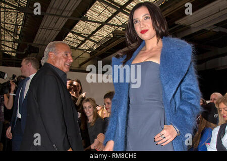 Sir Philip Green (L) et le modèle Daisy Lowe (R) vu au défilé Topshop à Londres lors de la London Fashion Week. 14 septembre 2014. Banque D'Images