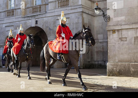 Les sauveteurs de Queens, Household Cavalry sur Horse Guard Parade Londres Banque D'Images