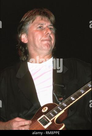 Bad Company le guitariste Mick Ralphs est indiqué d'effectuer "live" en concert. Banque D'Images