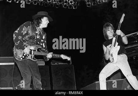 Les guitaristes Stevie Ray Vaughan et Jeff Beck ont montré, au cours d'une scène de très spécial concert 'live' apparence. Banque D'Images