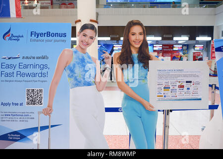 PHUKET, Thaïlande - 07 NOVEMBRE 2015 : l'intérieur de l'Aéroport International de Phuket. L'Aéroport International de Phuket est l'aéroport international de Phuket Pro Banque D'Images