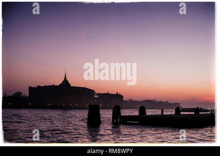 Venise, Italie : Coucher de soleil sur Giudecca Banque D'Images