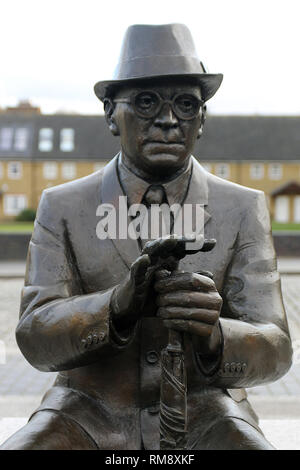 Statue de Dr Alfred Salter (16 juin 1873 - 24 août 1945) dans Bermondsey qui était un médecin britannique membre du parti travailliste. Banque D'Images