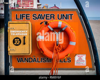 - L'équipement de sauvetage sur l'unité Life Saver Plage Great Yarmouth dans le Norfolk UK avec avis de vandalisme Banque D'Images