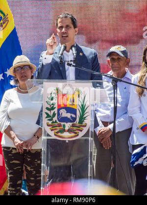 Juan Guaidó, président par intérim de la République du Venezuela, prend la parole à la concentration. Mars et a appelé à ce rassemblement Mardi, 12 février, par jua Banque D'Images