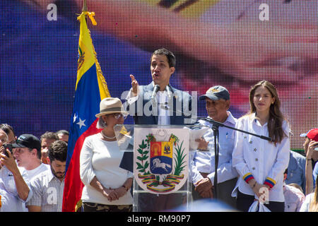 Juan Guaidó, président par intérim de la République du Venezuela, prend la parole à la concentration. Mars et a appelé à ce rassemblement Mardi, 12 février, par jua Banque D'Images