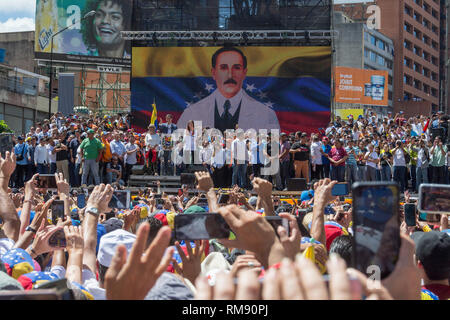 Juan Guaidó, président par intérim de la République du Venezuela, prend la parole à la concentration. Mars et a appelé à ce rassemblement Mardi, 12 février, par jua Banque D'Images