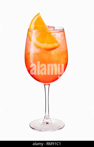 Boissons Aperol Spritz Cocktail isolated on White with Clipping Path Banque D'Images