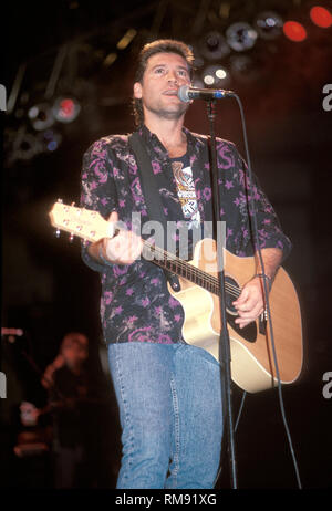En nomination pour un prix Grammy, musicien de musique country et acteur Billy Ray Cyrus est montré sur scène pendant un concert en direct de l'apparence. Banque D'Images