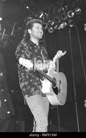 En nomination pour un prix Grammy, musicien de musique country et acteur Billy Ray Cyrus est montré sur scène pendant un concert en direct de l'apparence. Banque D'Images