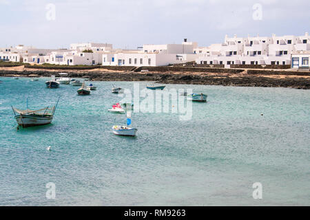 Bateaux sur la baie d'Arrecife, Lanzarote Banque D'Images