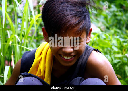 ANTIPOLO CITY, PHILIPPINES - le 25 janvier 2019 : Young Asian boy poser et montrer différentes expressions du visage. Banque D'Images