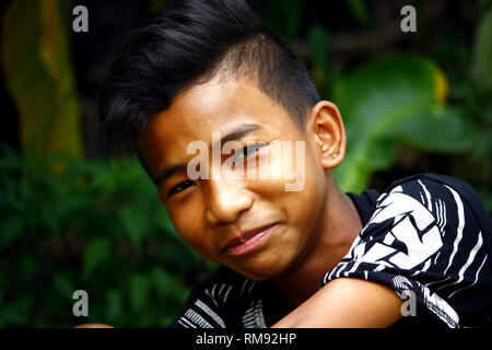 ANTIPOLO CITY, PHILIPPINES - le 25 janvier 2019 : Young Asian boy poser et montrer différentes expressions du visage. Banque D'Images