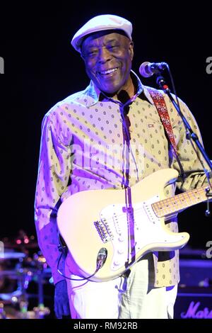 Le guitariste Buddy Guy est montré sur scène pendant un concert 'live' sur l'arrêt de l'expérience 'Hendrix' tour. Banque D'Images