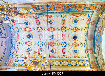 Cracovie, Pologne - 21 juin 2018 : Le beau plafond de Remah Synagogue décorée de motifs géométriques colorés, le 21 juin à Cracovie Banque D'Images