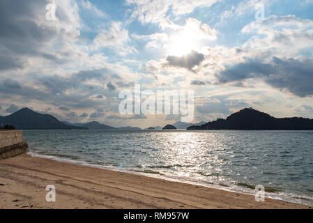 La plage de l'île de lapin Okunoshima ( ) dans la mer intérieure de Seto. La préfecture d'Hiroshima, Japon. Banque D'Images