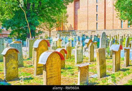 Cracovie, Pologne - 21 juin 2018 : Le Vieux cimetière juif de Kazimierz avec pierres tombales médiévales, le 21 juin à Cracovie Banque D'Images