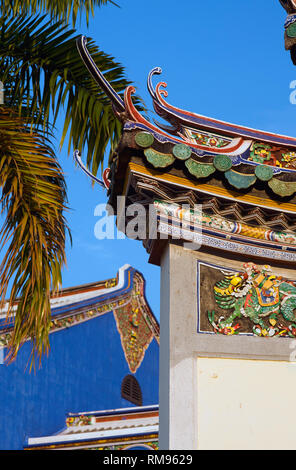 Œuvres porcelaine appelé Chien Nien dans la Cheong Fatt Tze Mansion, le bleu à George Town, Penang, Malaisie Banque D'Images