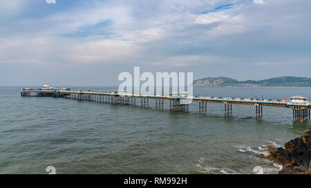 Llandudno, Conwy, Clwyd, Pays de Galles, Royaume-Uni - Juin 08, 2018 : vue sur la jetée de Llandudno Banque D'Images