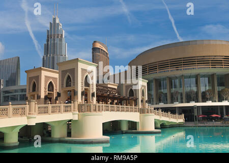 Dubaï, Émirats Arabes Unis - 9 septembre 2018 : pont reliant le Souk de Dubaï Mall à Dubaï, Émirats arabes unis. Banque D'Images