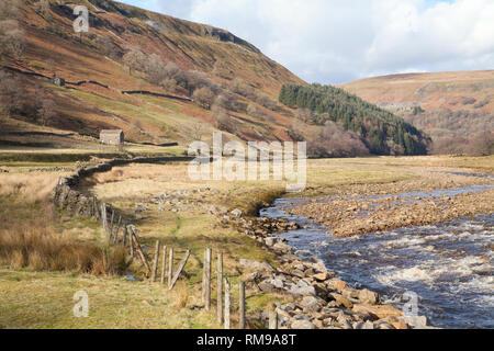 La rivière Swale dans Swaledale dans le Yorkshire Dales Banque D'Images