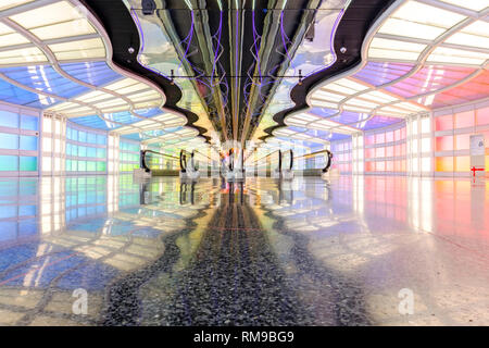 Passerelles mobiles, passage du tunnel Helmut Jahn du terminal United Airlines, terminal de l'aéroport international de Chicago O'Hare, Chicago, Illinois, États-Unis Banque D'Images