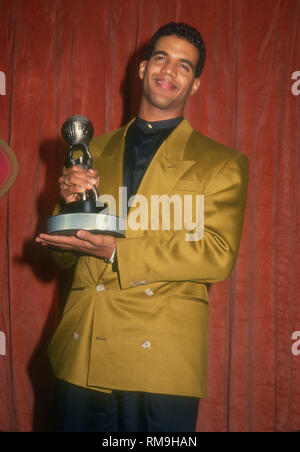 PASADENA, CA - 5 janvier : l'Acteur Kristoff St. John assiste à la 26e assemblée annuelle de l'image de la NAACP Awards le 5 janvier 1993 à Pasadena Civic Auditorium à Pasadena, en Californie. Photo de Barry King/Alamy Stock Photo Banque D'Images