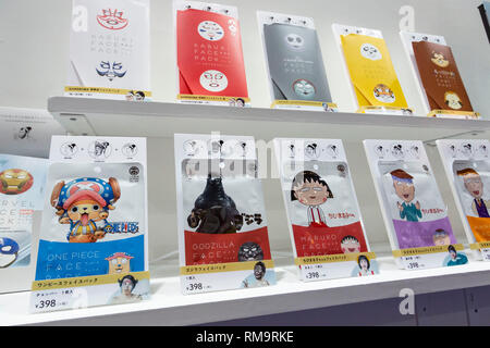 Packs face de l'afficheur pendant la 87e Salon International du cadeau de Tokyo (TIGS) Printemps 2019 Le 13 février 2019, Tokyo, Japon. Le Salon International du cadeau de Tokyo rassemble 2 539 entreprises de 16 pays et régions d'afficher leurs derniers cadeaux et produits de la vie quotidienne. TIGS soit jusqu'au 15 février au Tokyo Big Sight. Credit : Rodrigo Reyes Marin/AFLO/Alamy Live News Banque D'Images